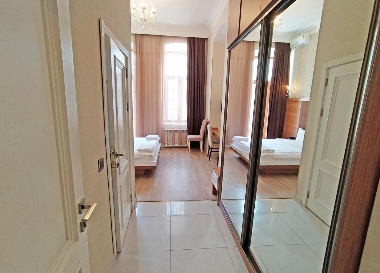 Solo Hotel On Nizami Street Баку Екстериор снимка